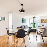 P403 - 3Br - 1Bth