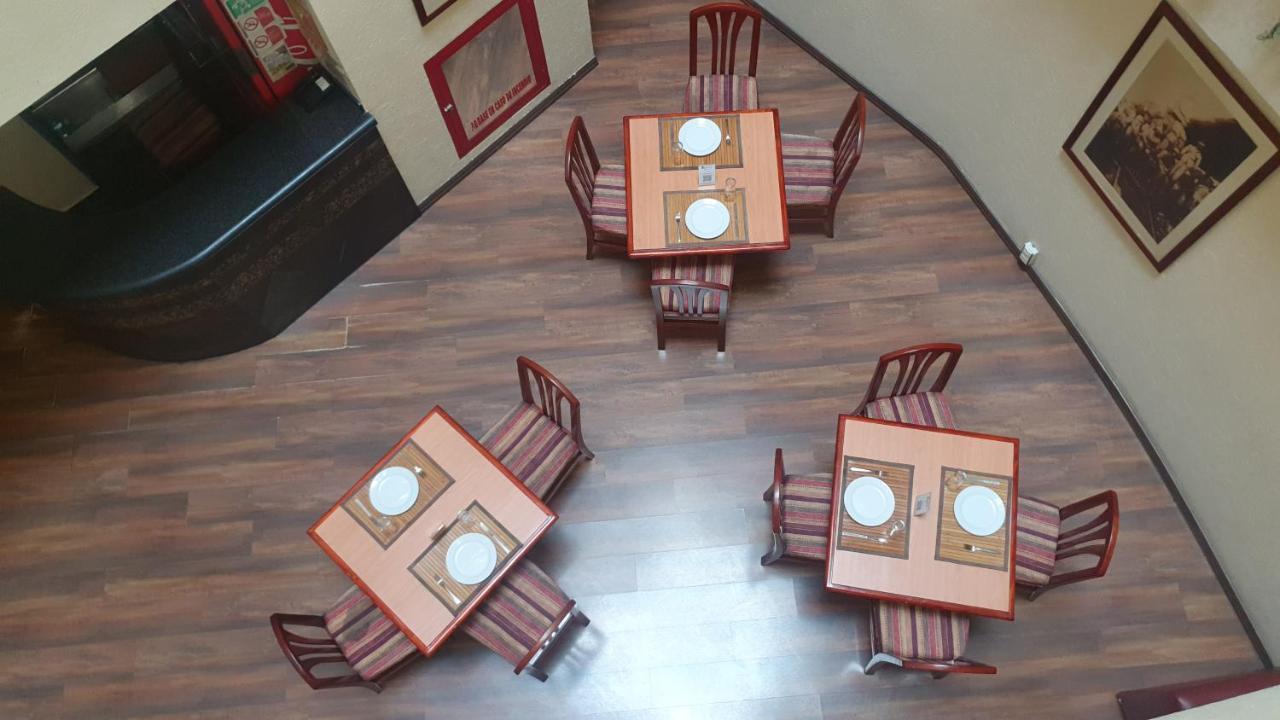 Revolucion Hotel *