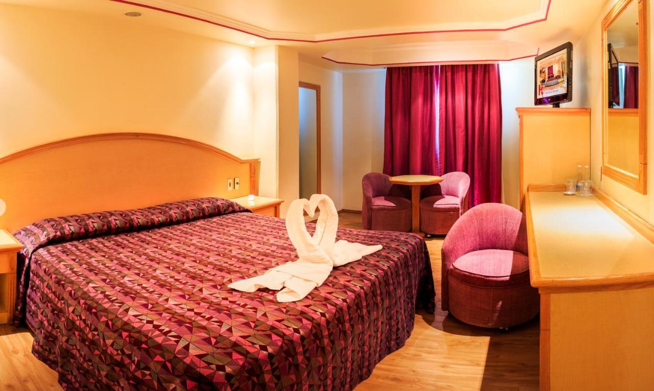 Revolucion Hotel *