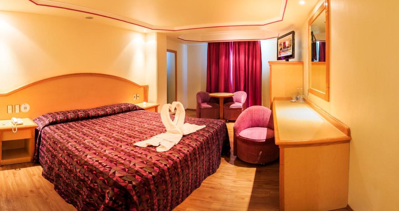 Revolucion Hotel *