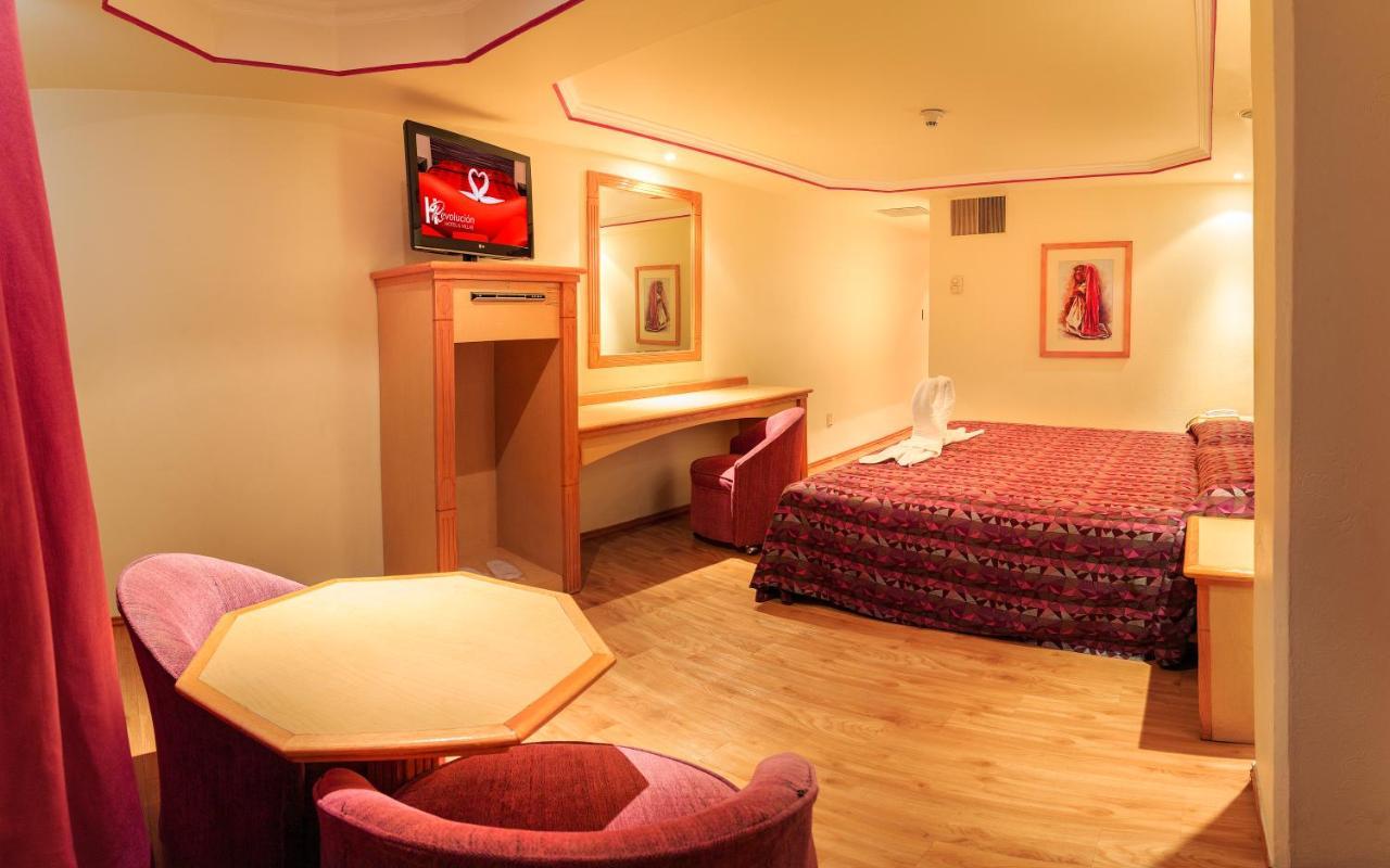 Hotel Revolucion