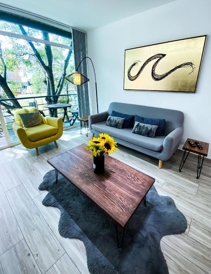 Exclusive In The Heart Of City. Apartment *