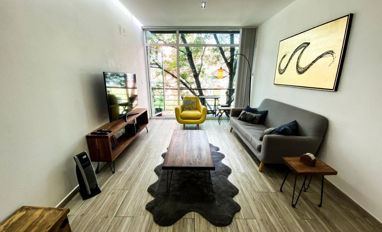 Exclusive In The Heart Of City. Apartment