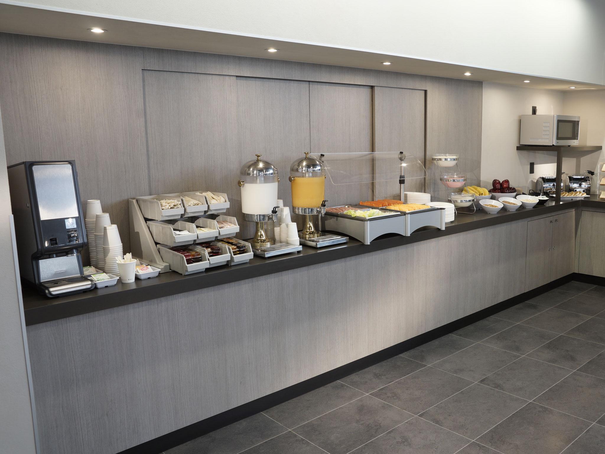 Hotel Express By Marriott Ciudad De Patio Universidad 4*