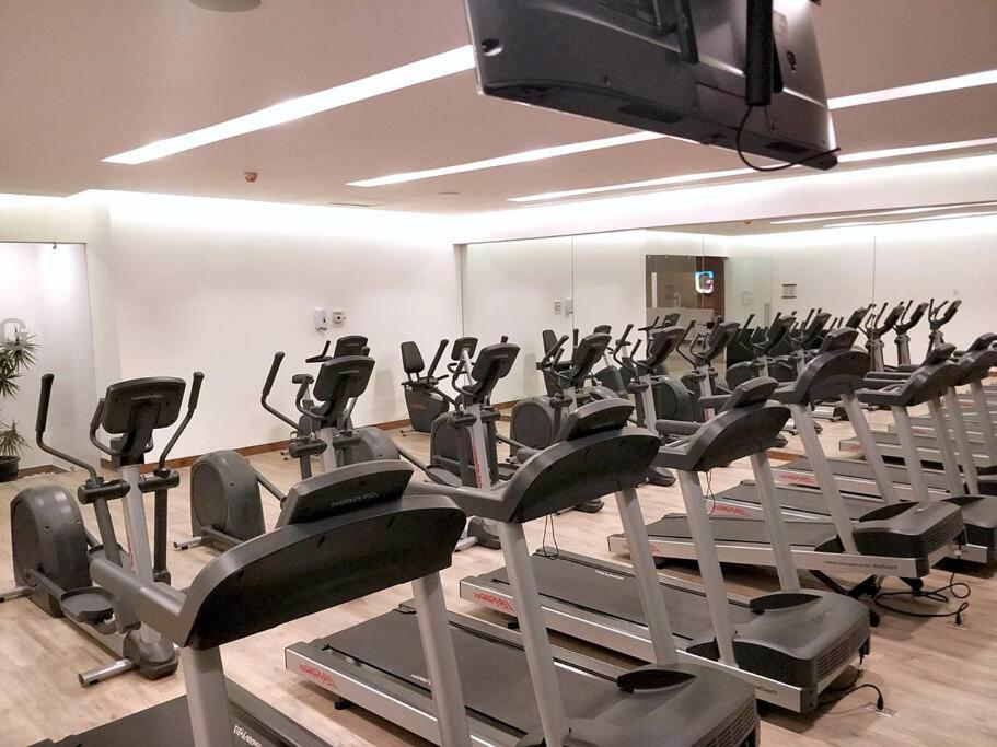 Apartment Beautiful Hi-rise, King Size, Hs Wi-fi, Pool, Gym
