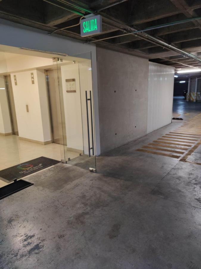 Beautiful Hi-rise, King Size, Hs Wi-fi, Pool, Gym Apartment *