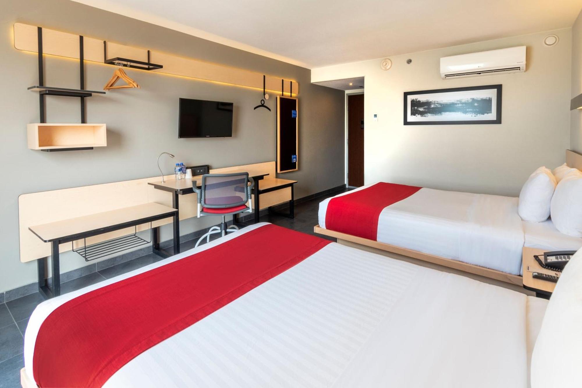 Express By Marriott Ciudad De Patio Universidad 4*
