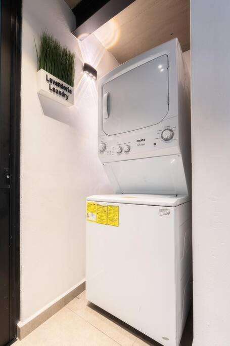 Apartamento P502 Rooftop Views 33drm 2bath Ac *