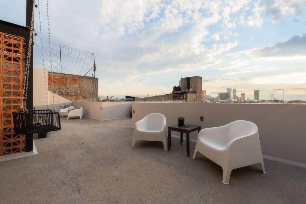 P502 Rooftop Views 33drm 2bath Ac *