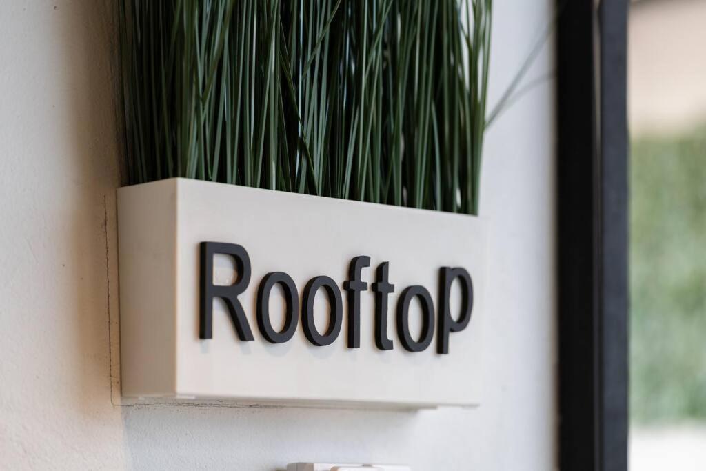Apartamento P502 Rooftop Views 33drm 2bath Ac *