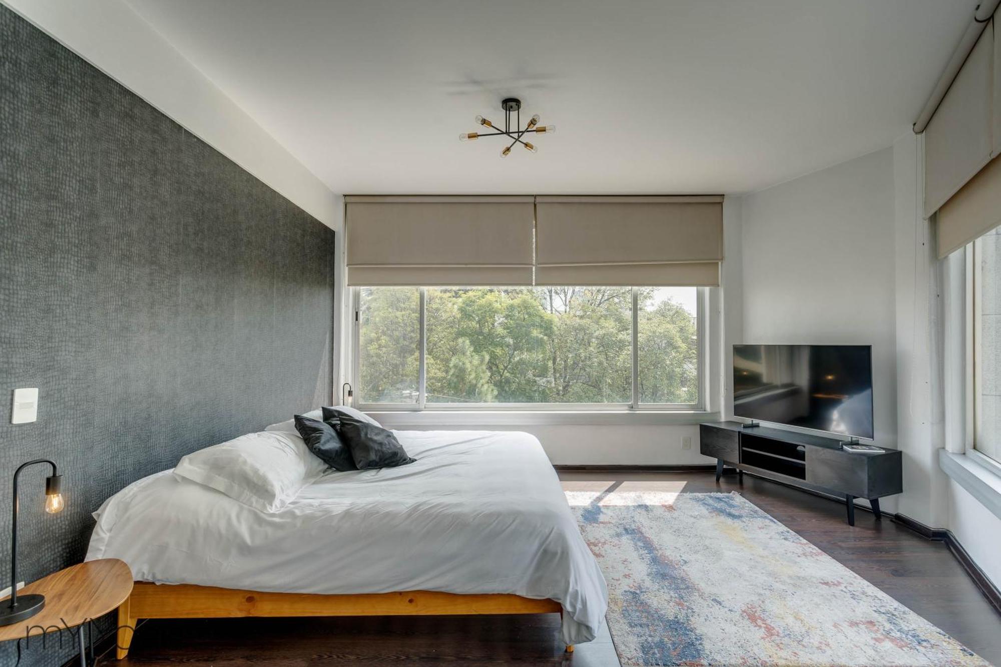 In Quiet District, 8 Min Walk From Masaryk Mexico City