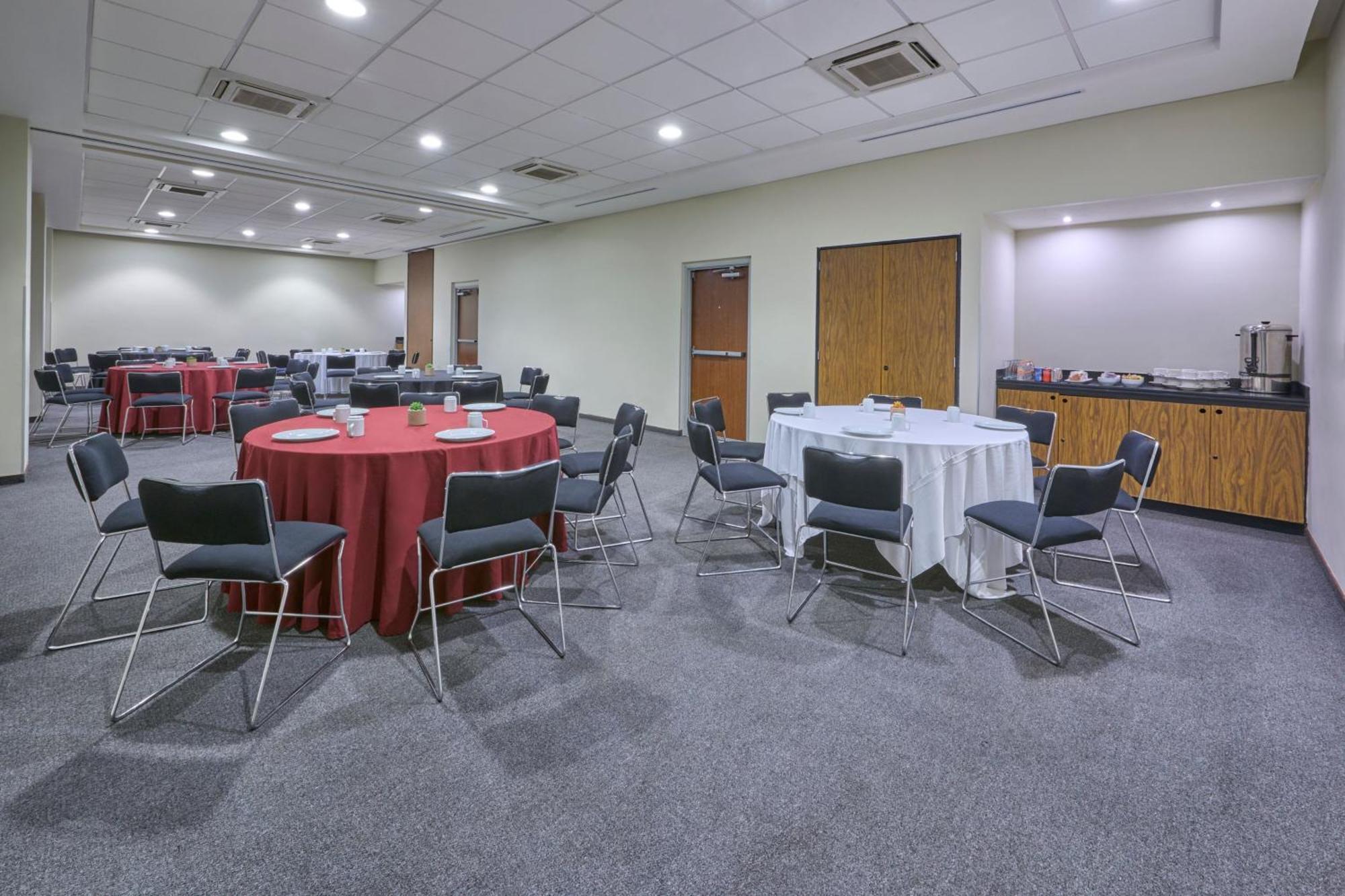 Hotel Express By Marriott Ciudad De Patio Universidad