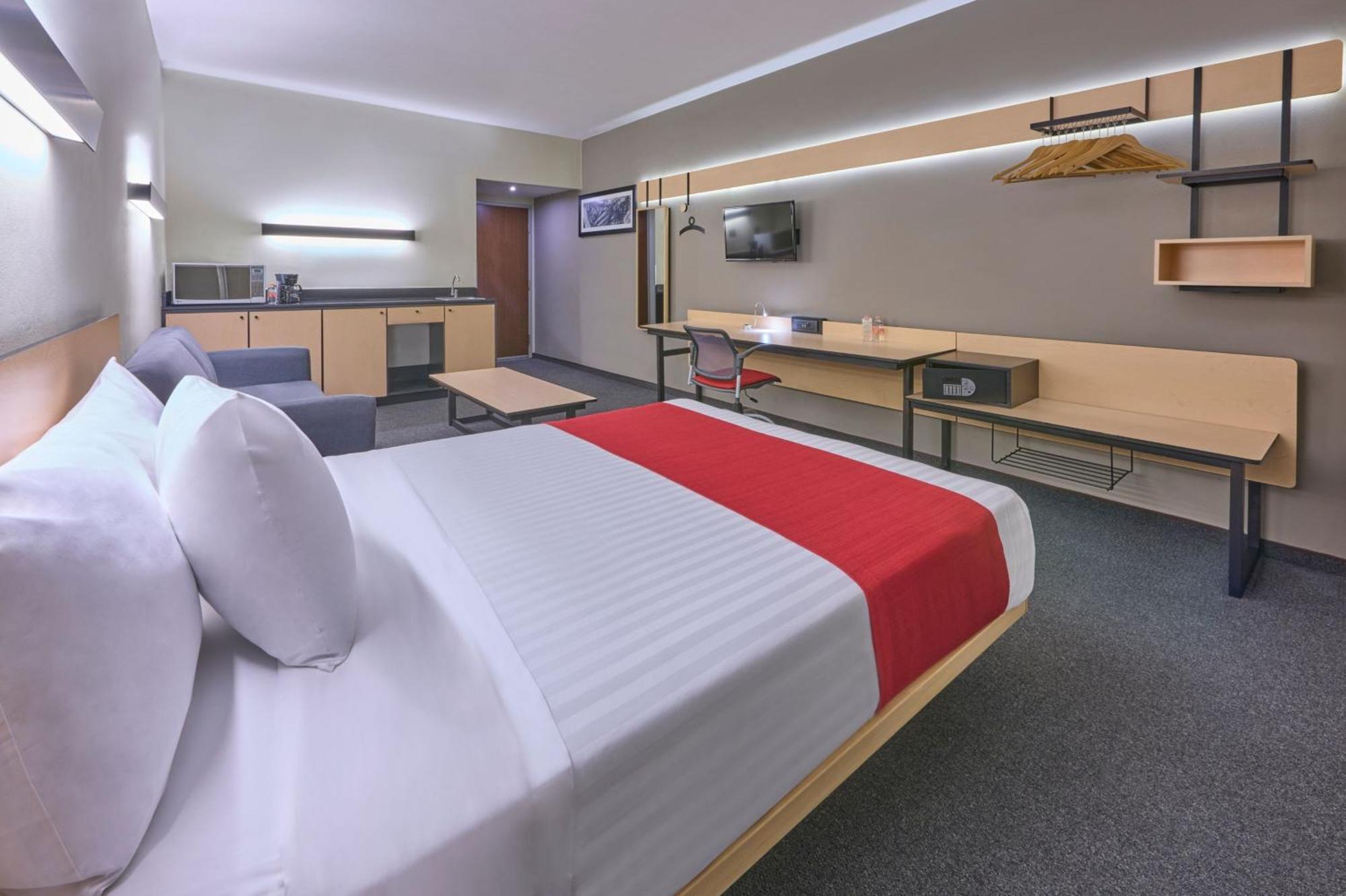Express By Marriott Ciudad De Patio Universidad Hotel 4*