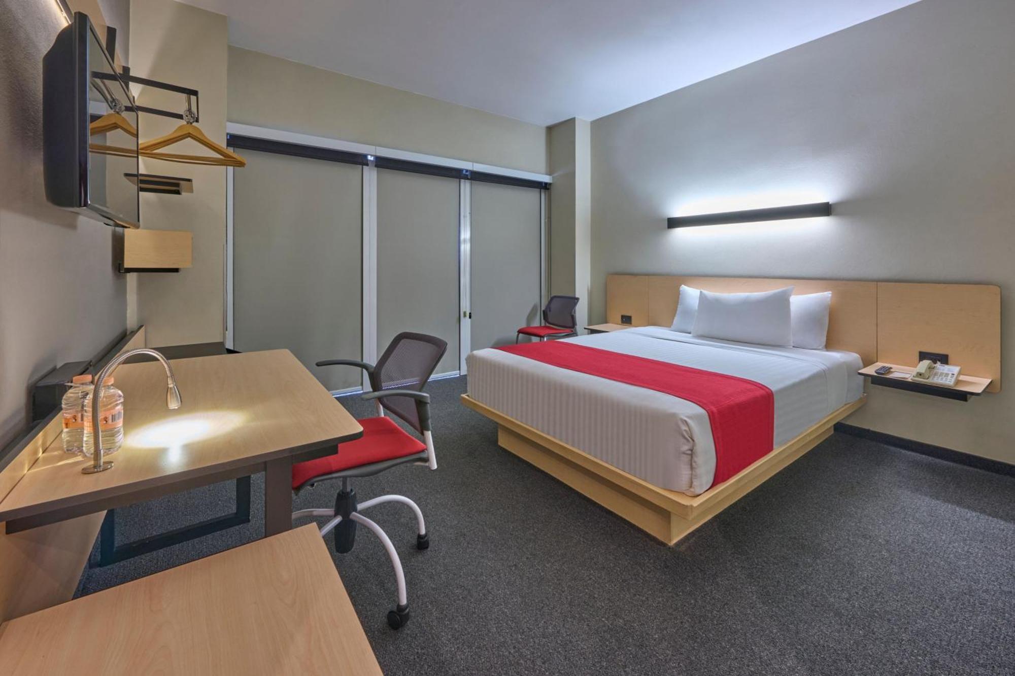 Express By Marriott Ciudad De Patio Universidad Hotel
