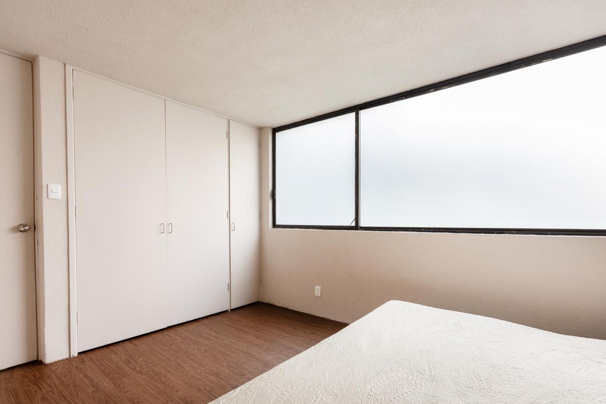 Apartment Modern 2br In Roma - Sleeps 6- Parking- Fast Wifi Mexico City