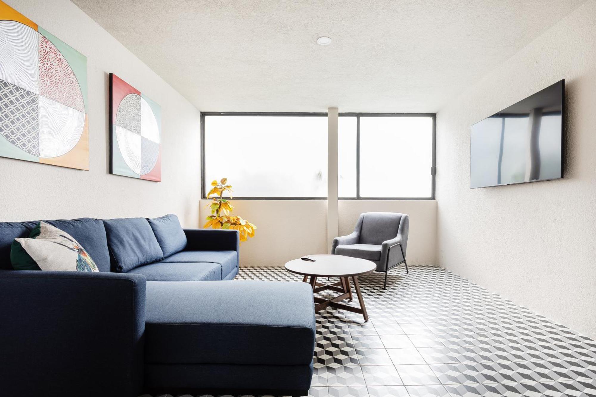 Modern 2br In Roma - Sleeps 6- Parking- Fast Wifi *