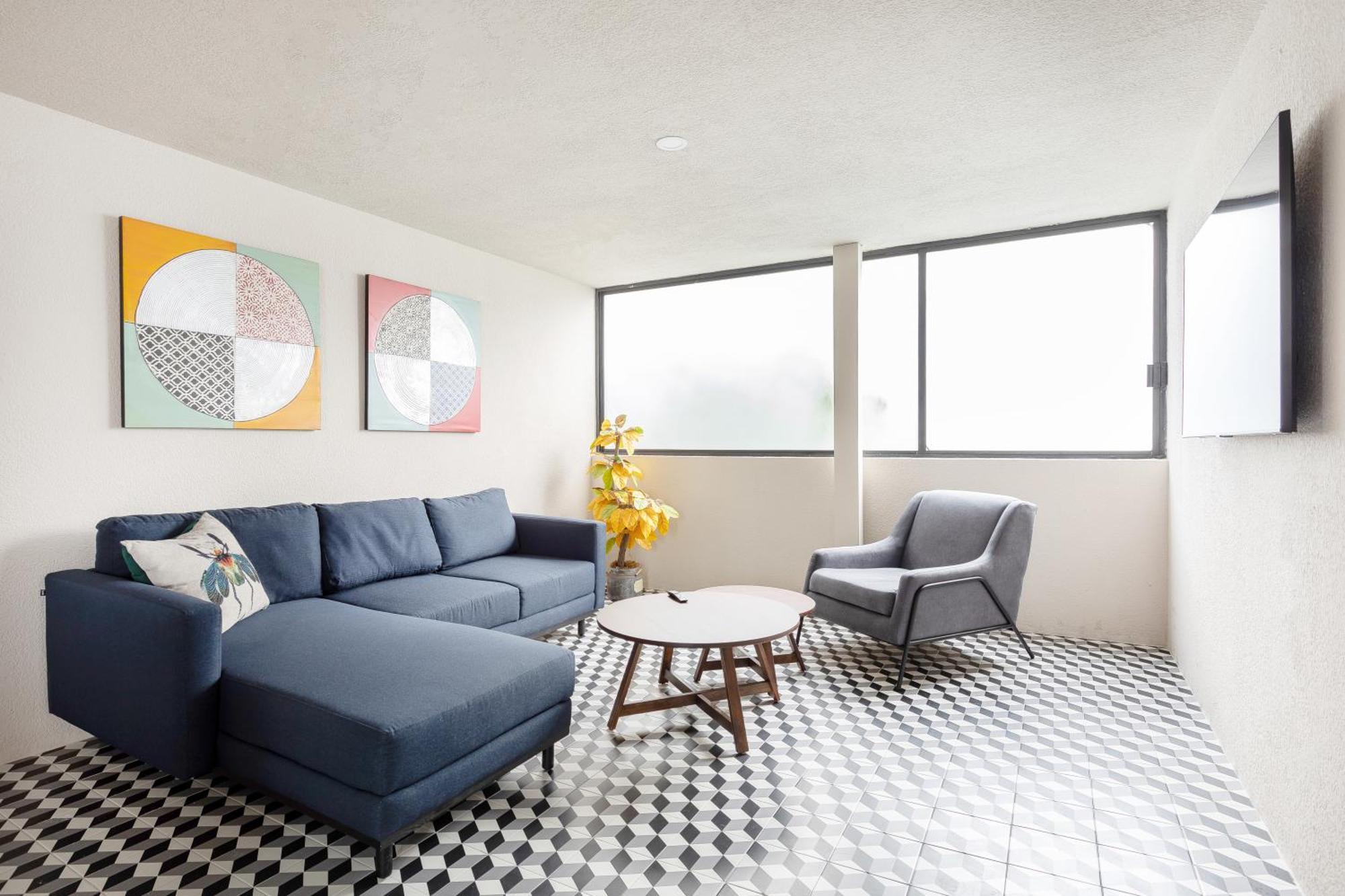 Modern 2br In Roma - Sleeps 6- Parking- Fast Wifi Apartment *