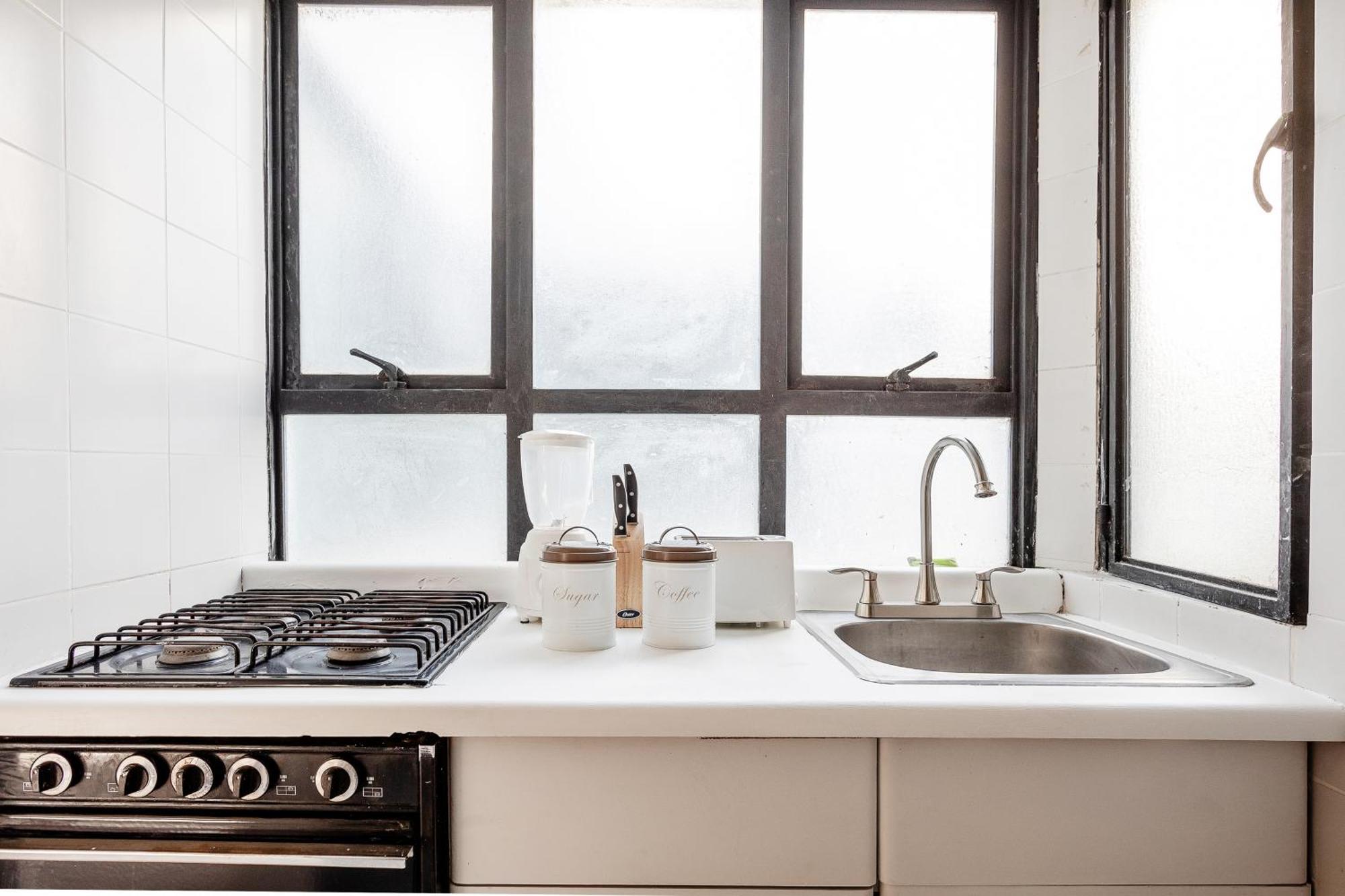 Stylish 2br In Roma - Parking- Wifi- Sleeps 6 *
