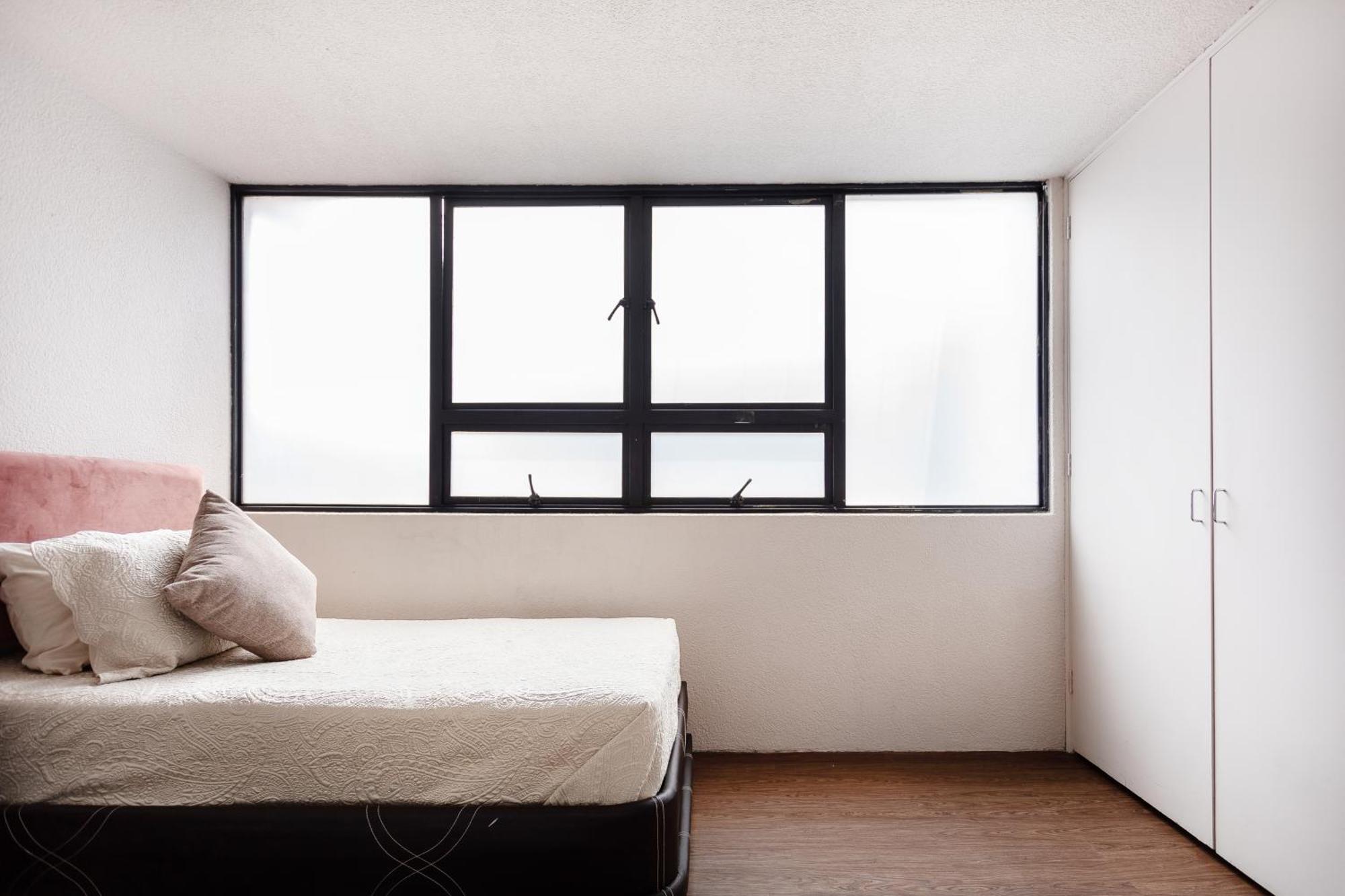 Apartment Modern 2br In Roma - Sleeps 6- Parking- Fast Wifi