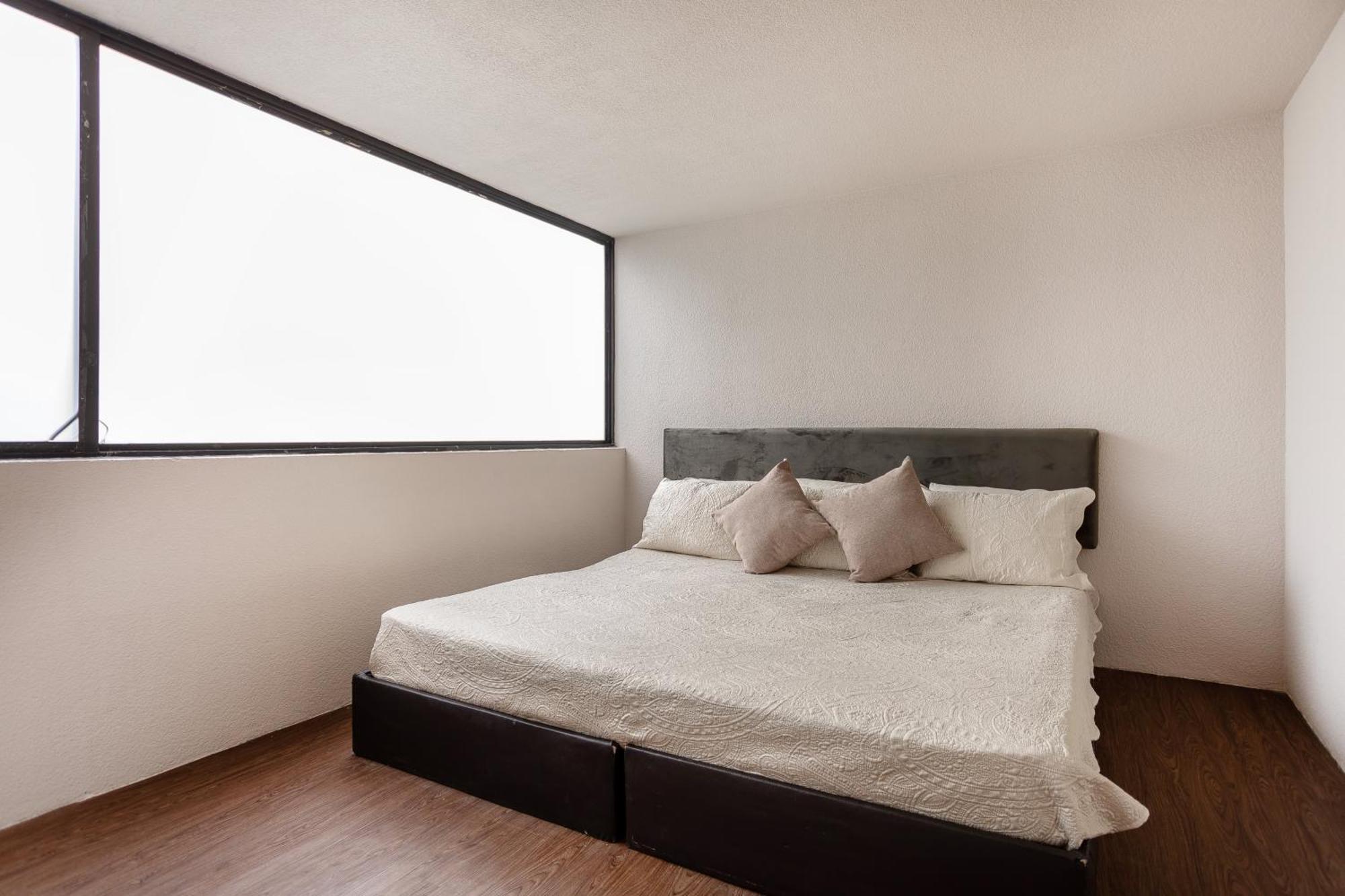 Modern 2br In Roma - Sleeps 6- Parking- Fast Wifi Mexico City
