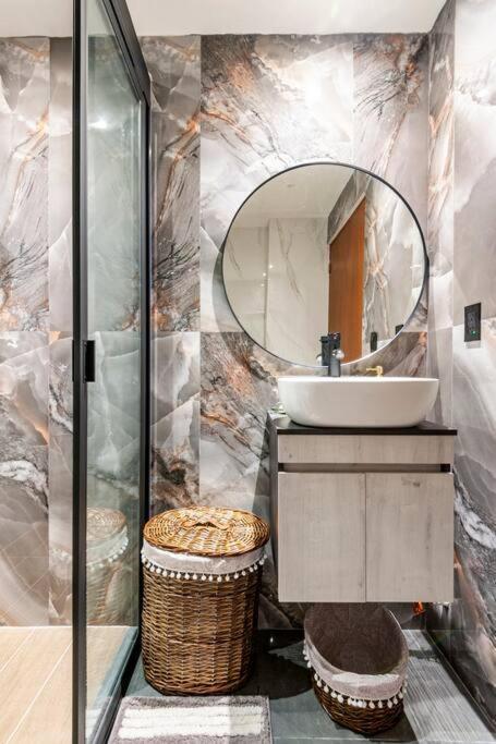 Apartment Luxury With Incredible Amenities *