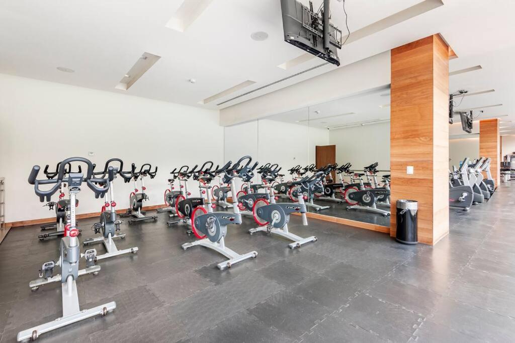 Luxury With Incredible Amenities Apartment *