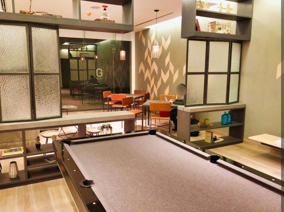 Two Beautiful 1 Bedroom Apts, 2 Floors Hs Wifi! Apartamento