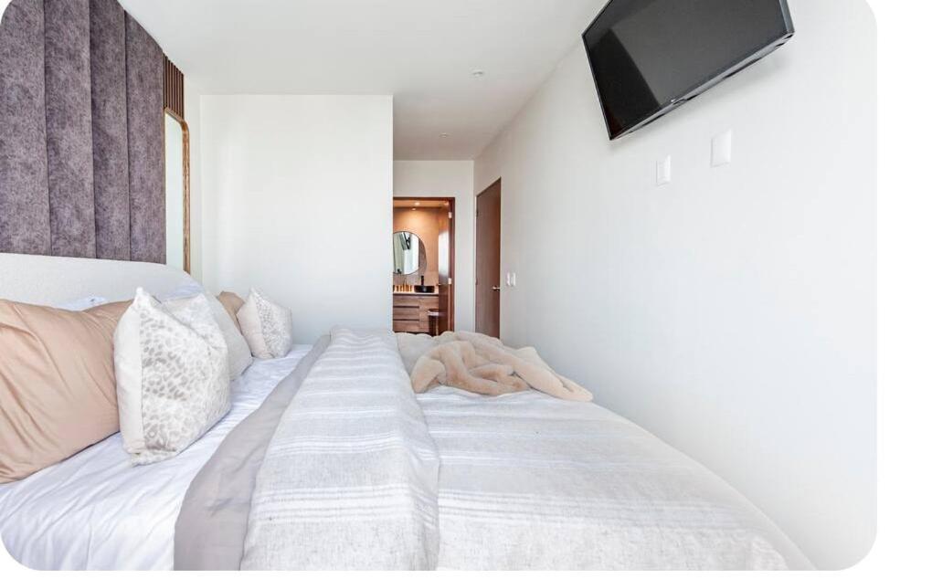 Luxury With Incredible Amenities Apartment *