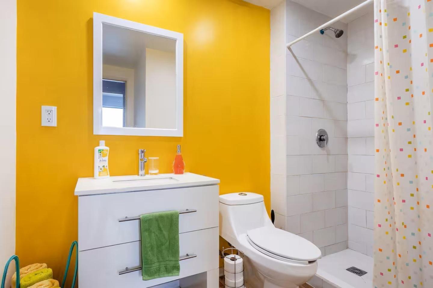 Sunny And Modern Cozy Flat For 2 In Downtown Apartment *