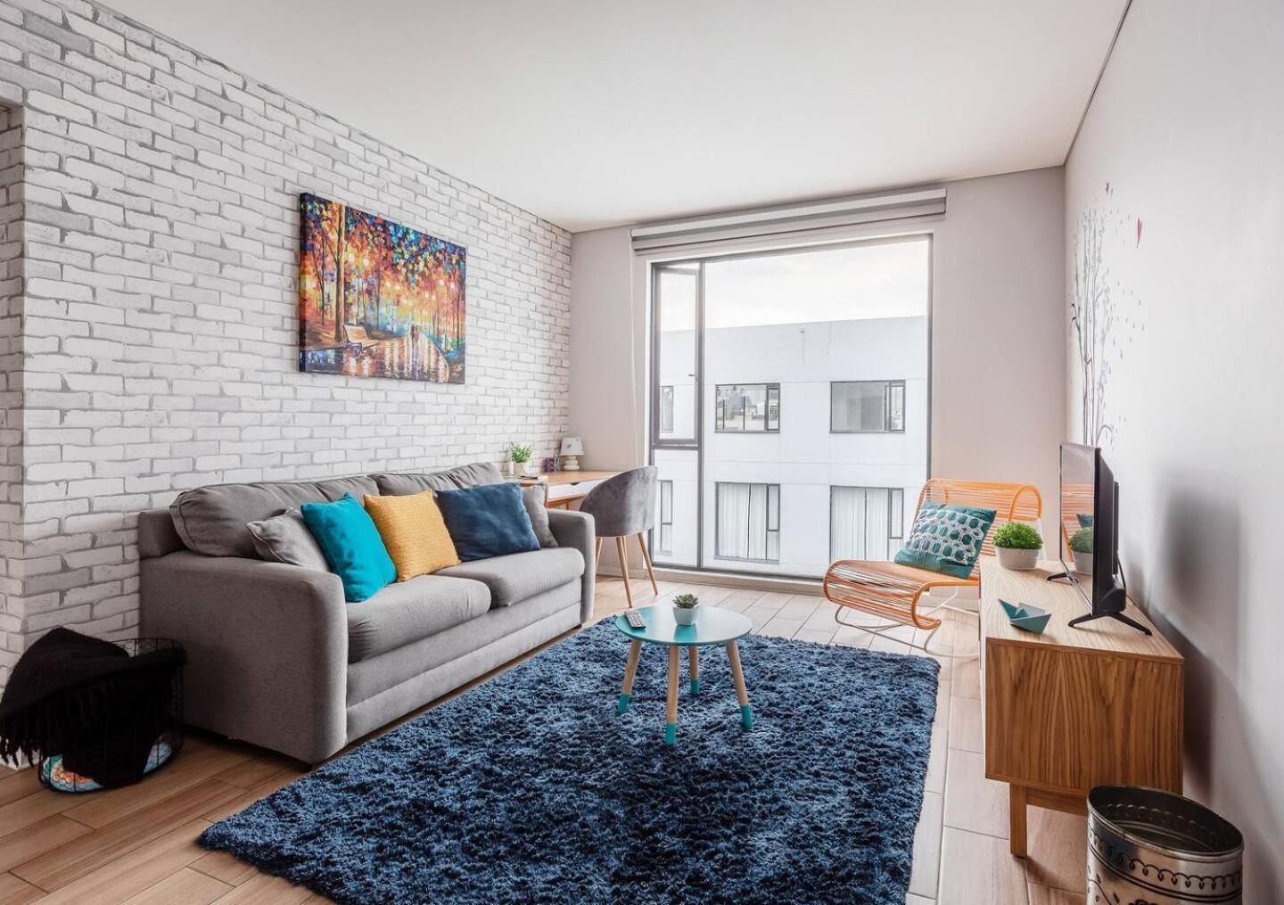 Apartment Sunny And Modern Cozy Flat For 2 In Downtown *