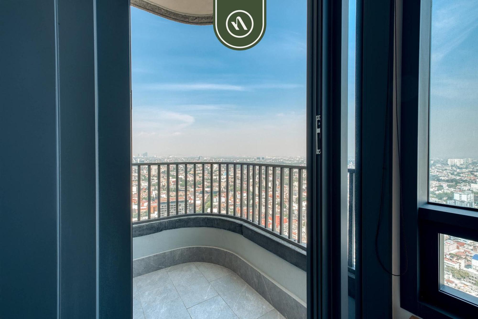 Luxury - Revolution Monument View - Pool Apartment
