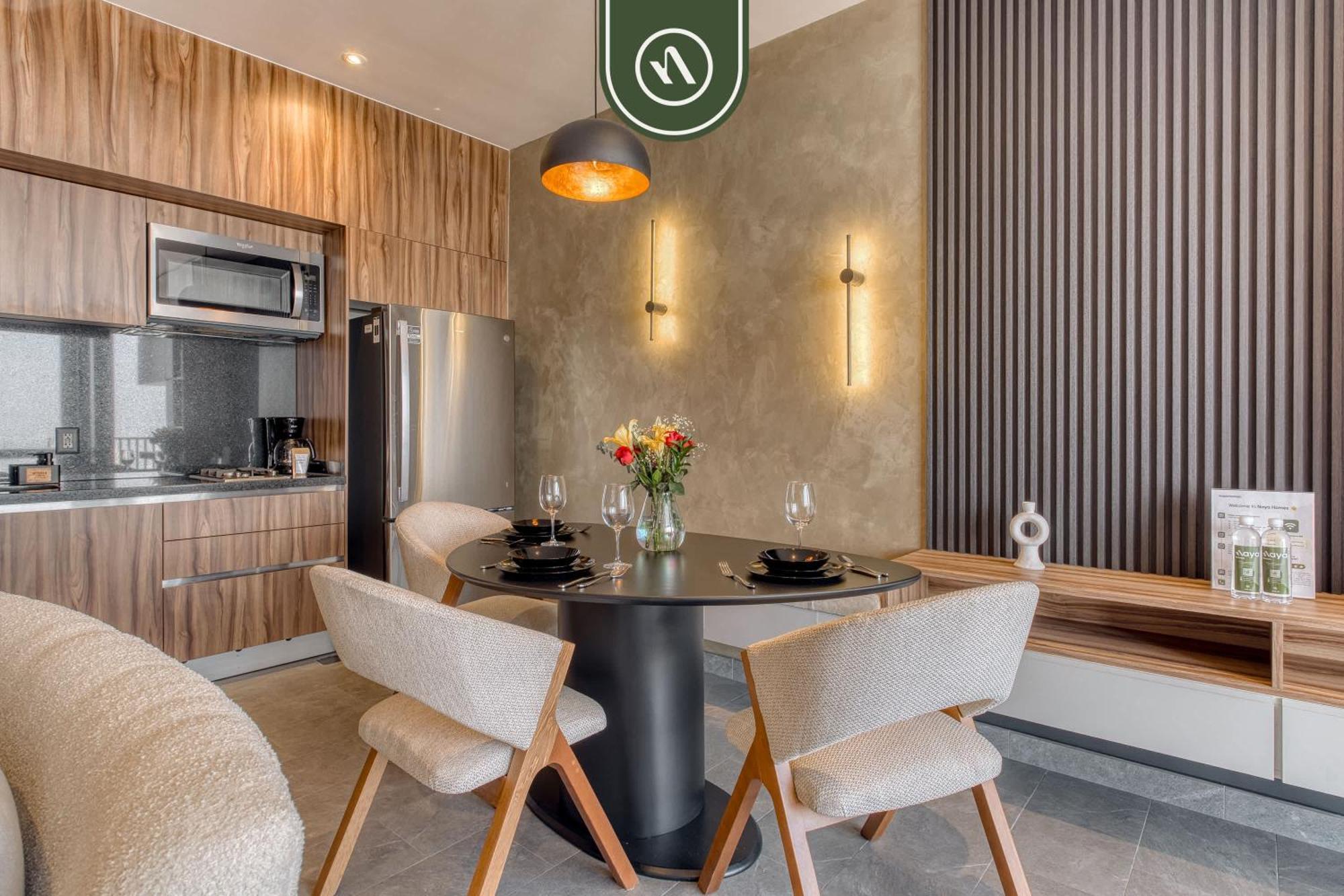 Luxury - Revolution Monument View - Pool Apartment *