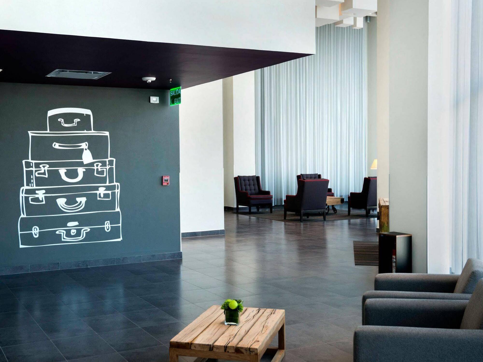 Hotel Express By Marriott Ciudad De Patio Universidad 4*
