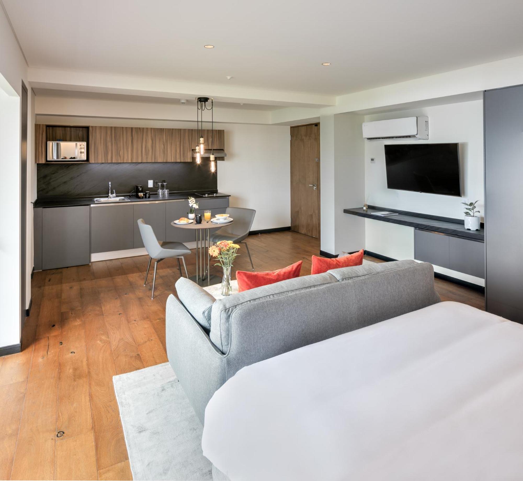 Amberes 64, Ascend Collection 4*