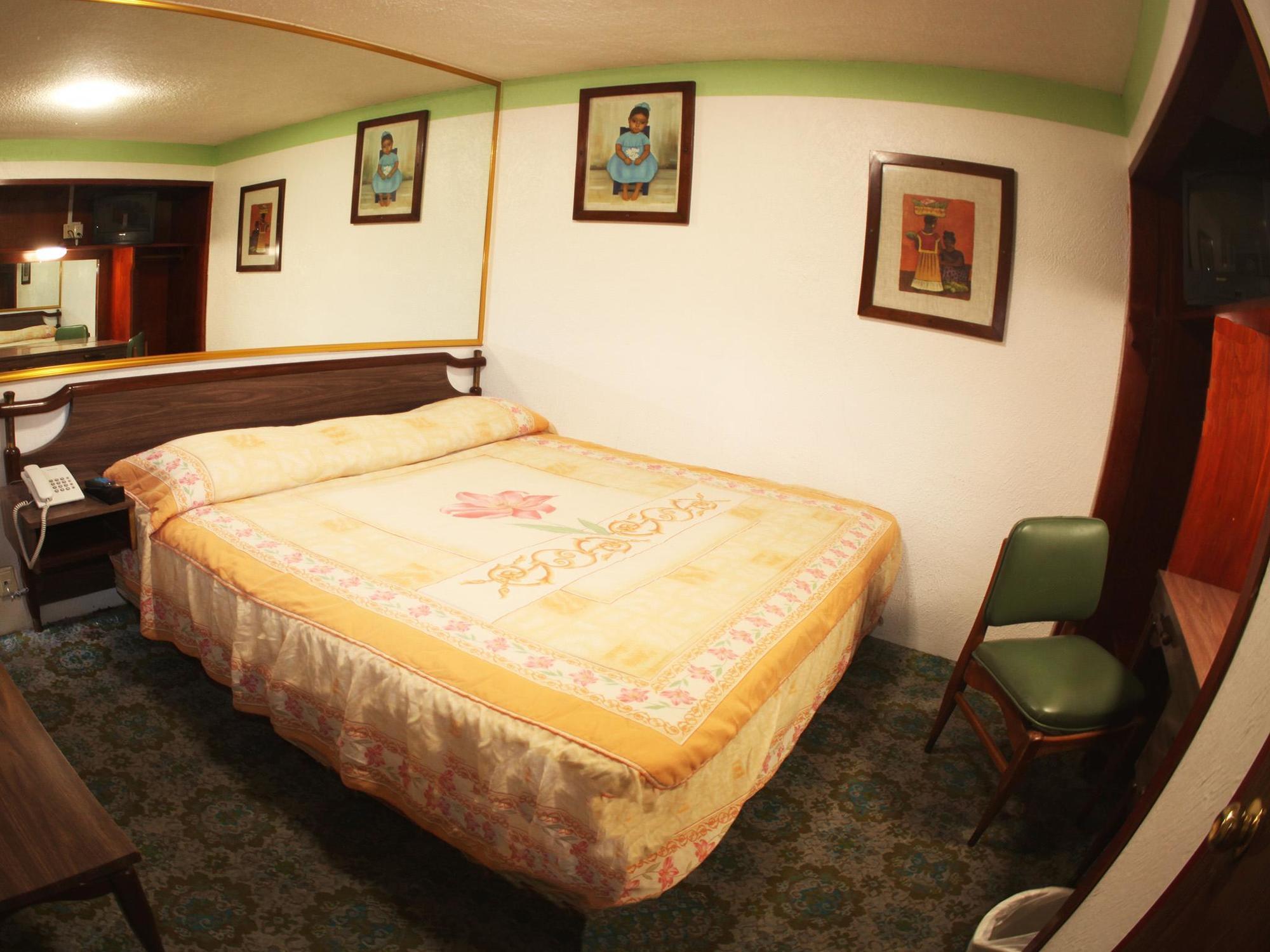 Hotel Uxmal 3*