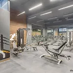 Cozy Apartment With Private Balcony, Pool, And Gym - Kansas 511