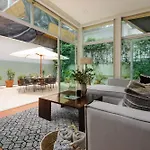 New! Stunning Garden House 2 Bdr Apt