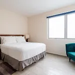 C201 - 2Br - 2Bth