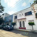 Excellent Location Wide House 5 Bedroom Roma Sur