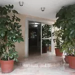 Hotel Polly