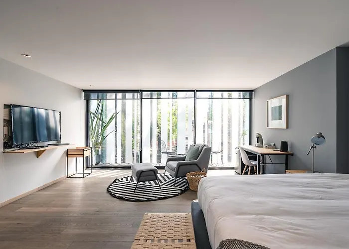 Casai Luxury & Designer Apt In The Best Location!