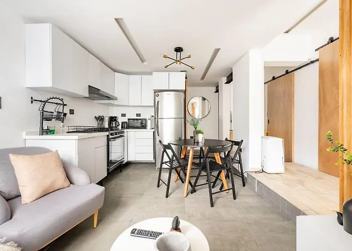 Charming 2Br 2Ba Historic Building Few Steps Parque Espana In Trendy Colonia Condesa