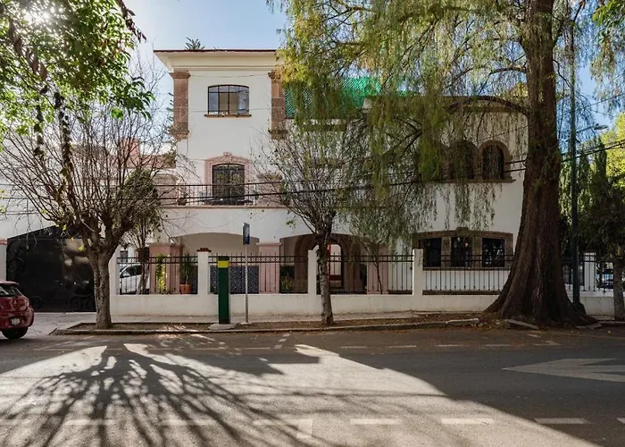 Ayenda Anzures House