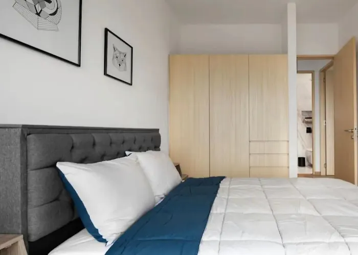 Trendy Condesa 2 Bedroom Condo With Terrace
