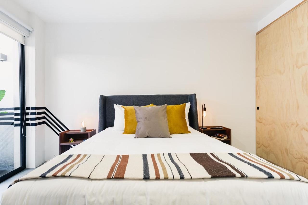 Cozy & Hip Roma Apt With 2 Private Terraces! Mexico City