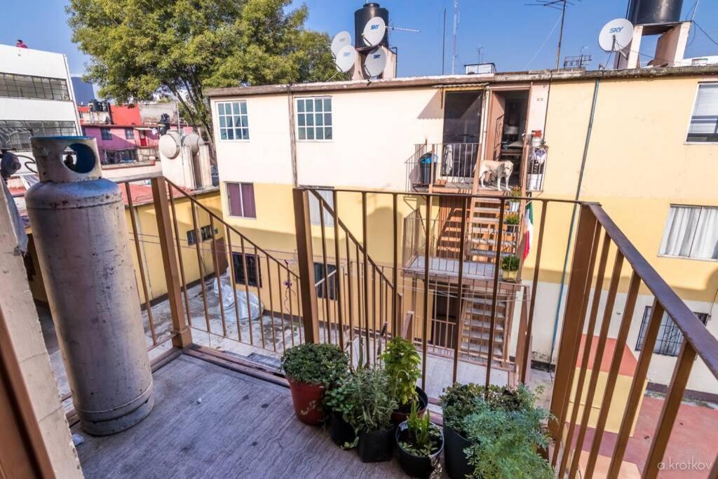 Full Apartment, Downtown On Foot Apartment *