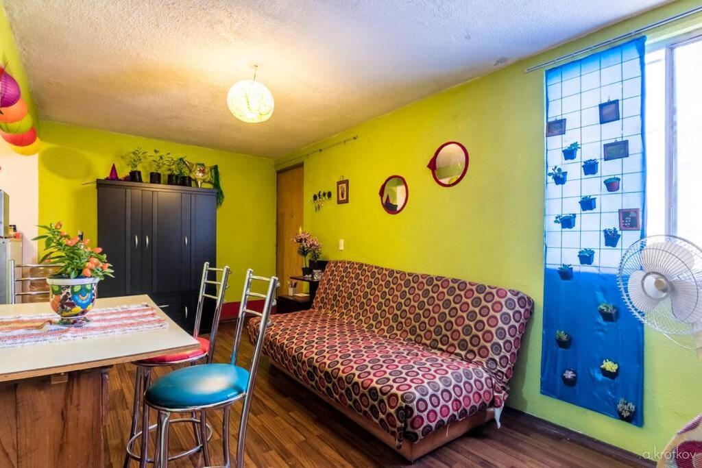 Full Apartment, Downtown On Foot Apartment *