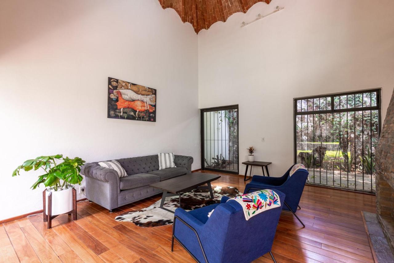 Casa Blanca In Coyoacan Bed and breakfast *