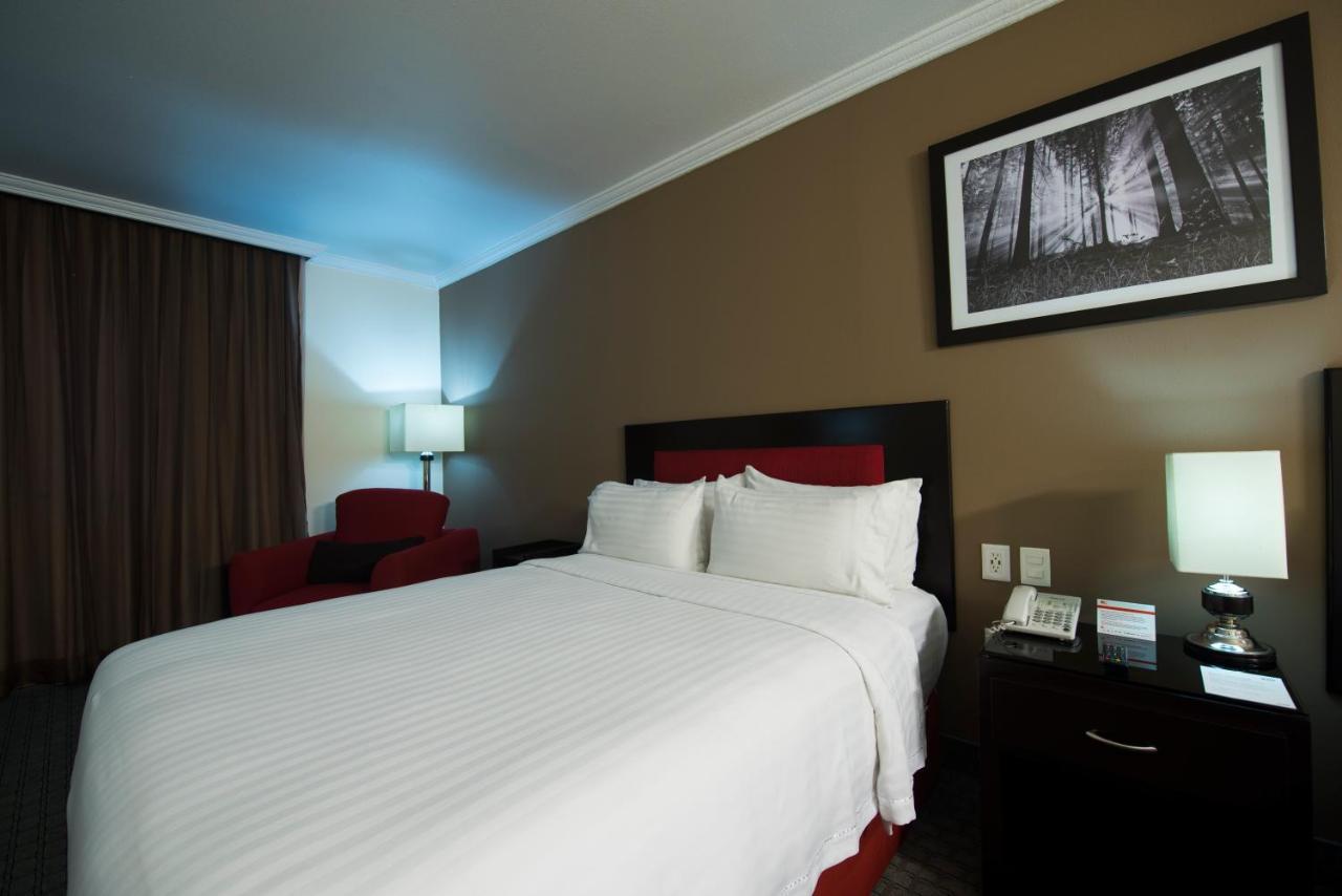 Hotel Ramada By Wyndham Ciudad De Perinorte