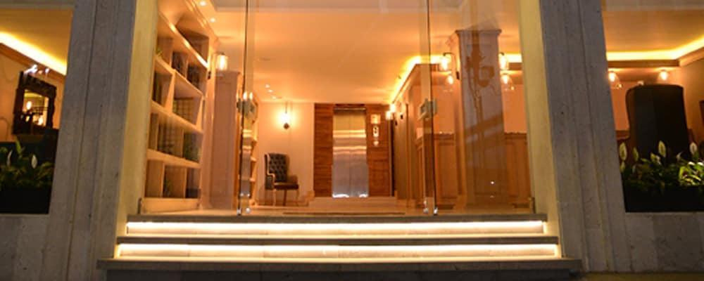 Plaza Revolución Hotel